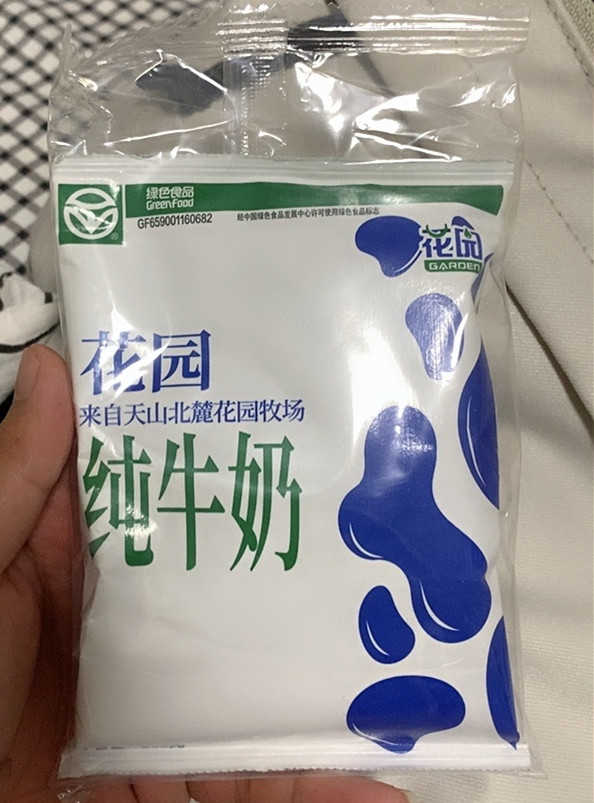 学生奶与纯牛奶的对比，有何异同？