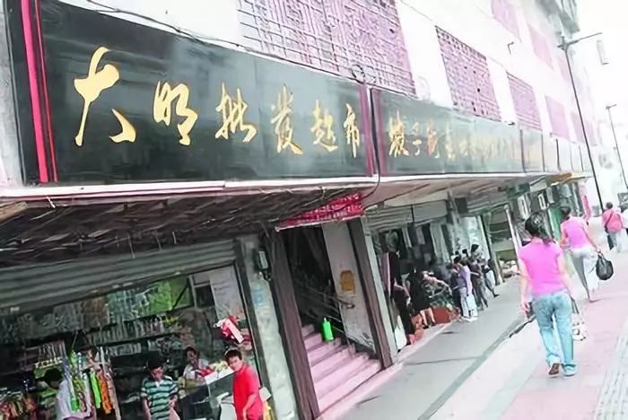 揭秘小巷深处的独特小店，职场体验与最新招聘消息速递